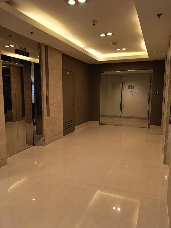Sea Residences Moa - Paul Manila Bagian luar foto
